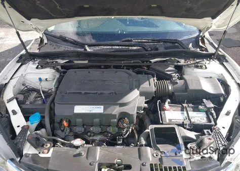 2013 Honda Accord Touring z USA, uszkodzony, nr VIN 1HGCR3F93DA030525